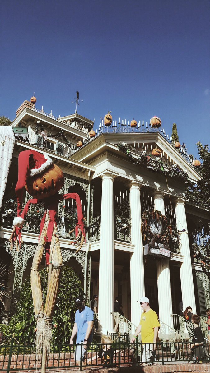 meganlillyann's tweet photo. Missing Disneyland. Already. Again. Nothing new here. #passholderproblems https://t.co/reQu6rH8lm