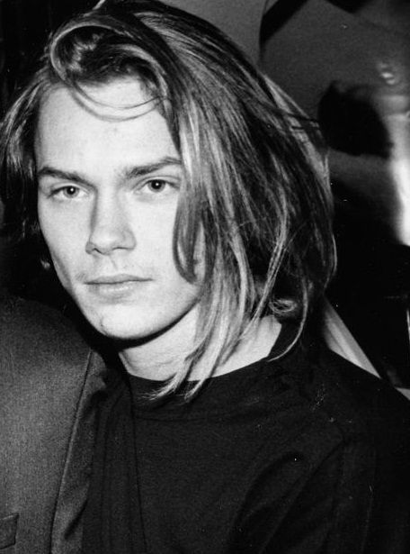 cryptoyears's tweet photo. On this day in 1993, the world mourned the death of talented young actor #RiverPhoenix who died from a drug overdose, aged 23. #90s https://t.co/kiLGHkhsKU