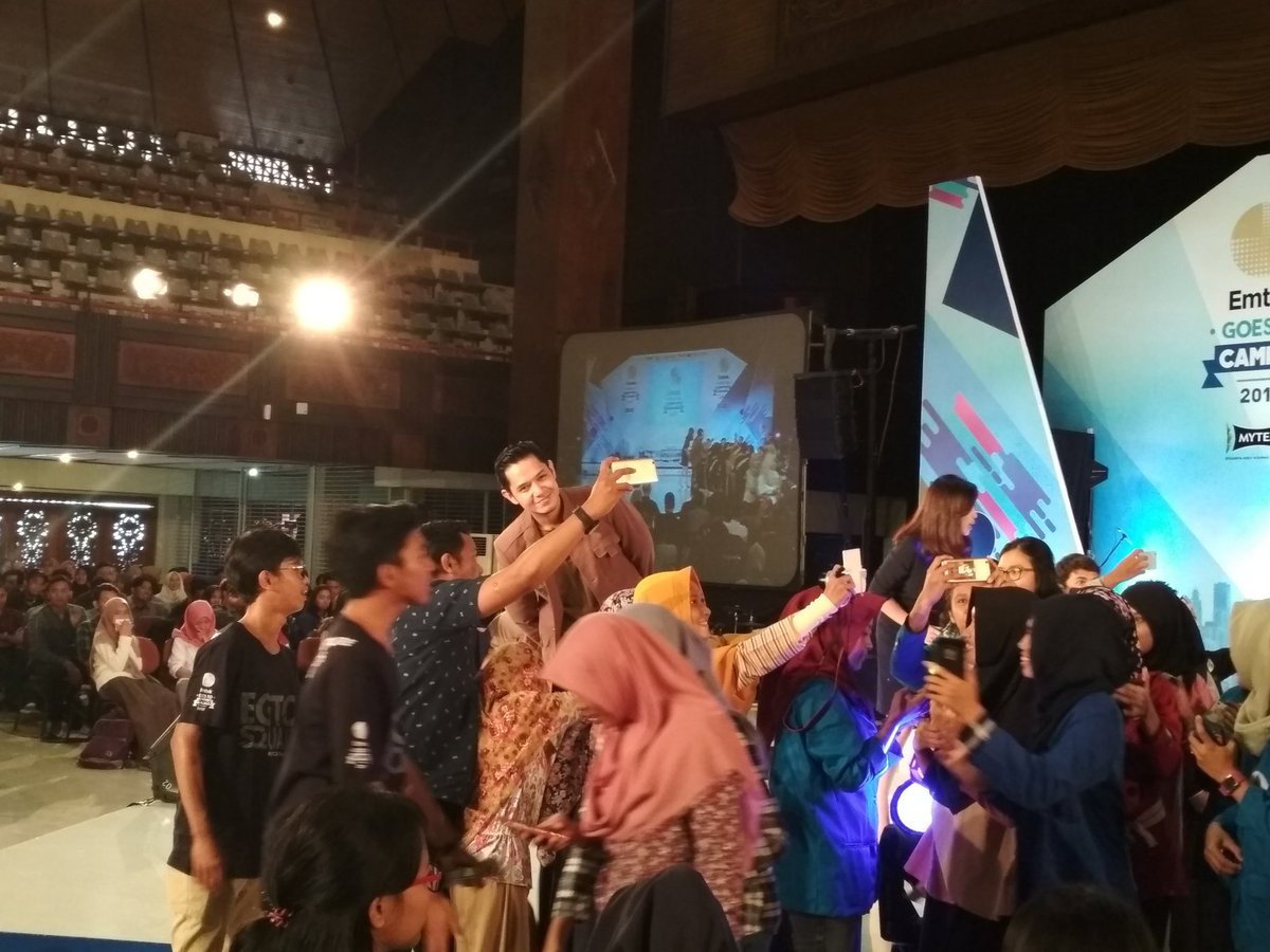 Serunya bisa selfie bareng Dude Harlino di #EGTC2017 Yogyakarta.