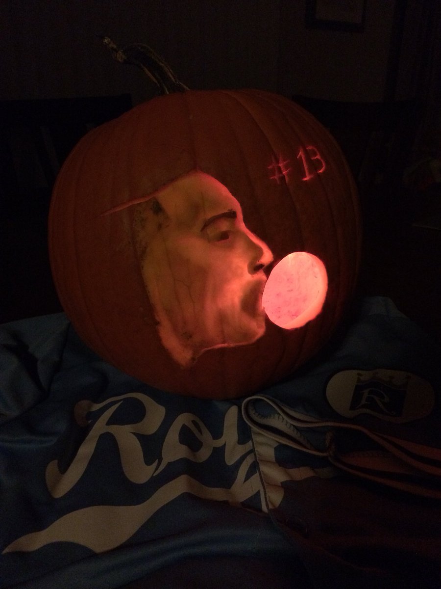 theDrake4Real's tweet photo. @SalvadorPerez15 checkout what I made for the #RoyalsHalloween contest! #RaisedRoyal #DoubleBubble https://t.co/NvK7rcADsU