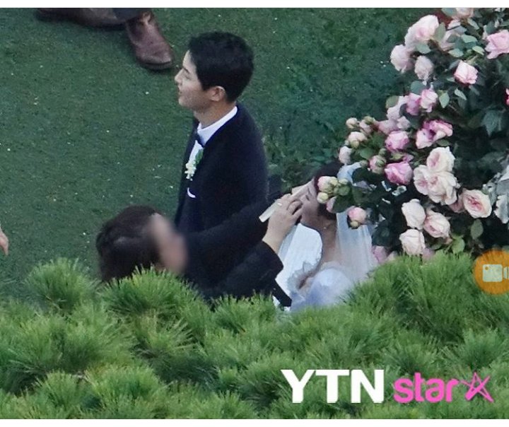 ebibitititeliti's tweet photo. Cinta bersemi dari hamparan jerami sampai akhirnya berlabuh di pelaminan! Chukae 😘
#SongSongCouplewedding 
#SongSongCouple https://t.co/xAxvZj34nA