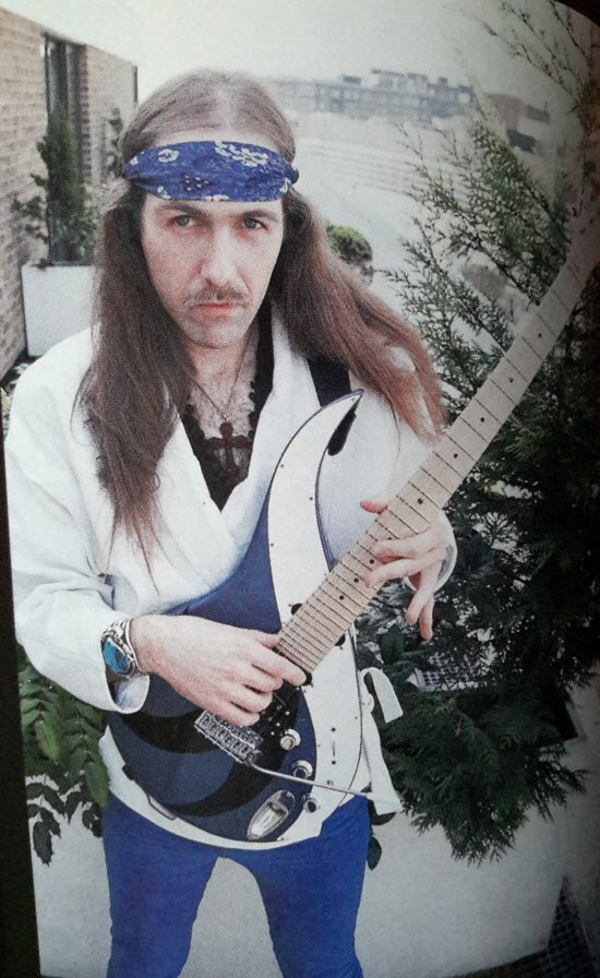 EleanorRoth8's tweet photo. Love this interview of young @UliJonRoth1 with his 1st Sky Guitar! Dolphin Sky 🌟#ElectricSun #BeyondTheAstralSkies 💖
https://t.co/pDOTrKqklF https://t.co/ukupgVLoYh