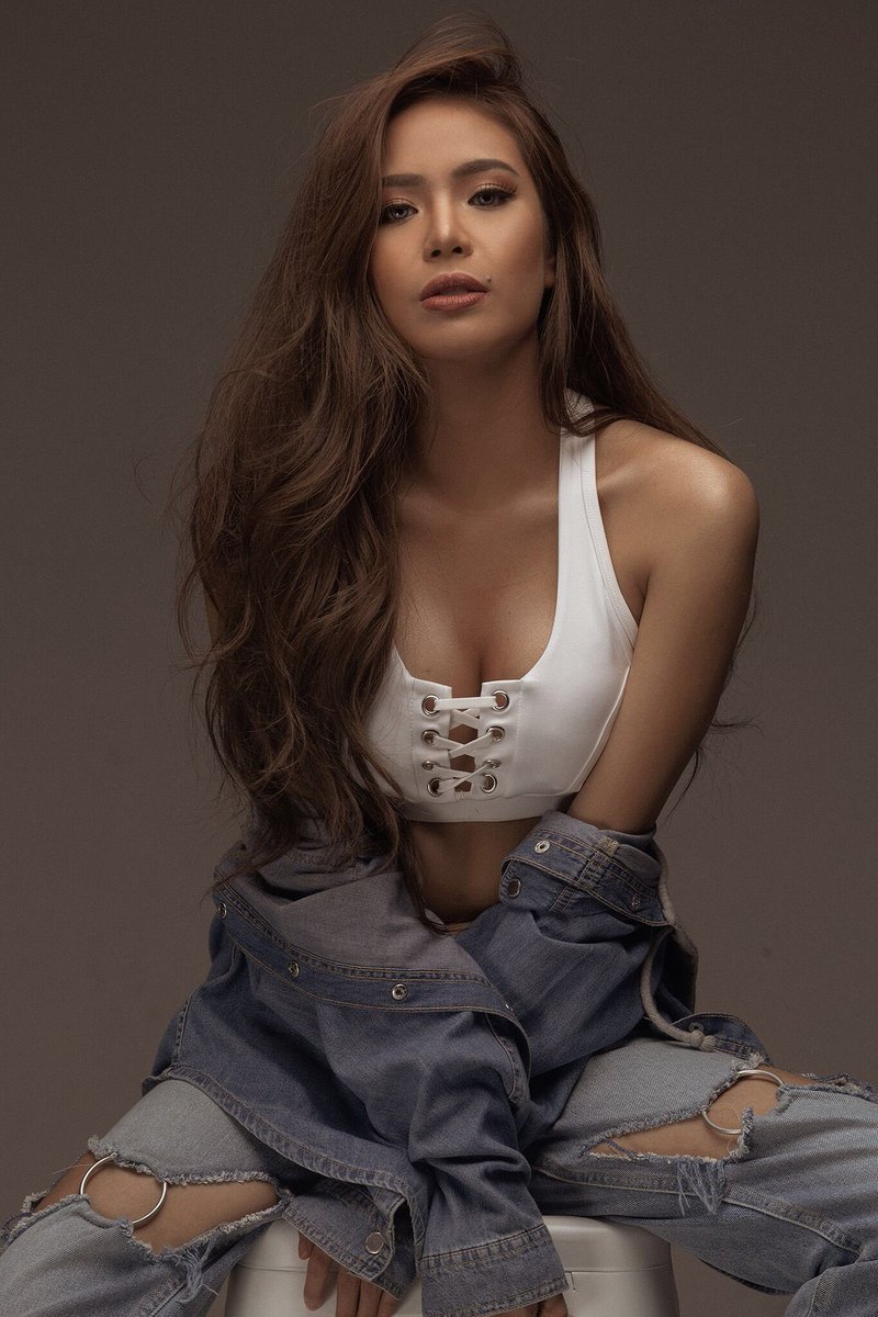 MyrtleGail's tweet image. Rip my jeans, not my heart. 😵