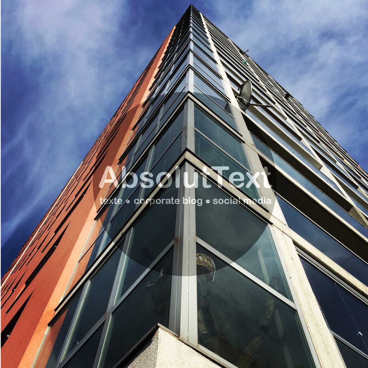 absolutTextAT's tweet photo. Unser #DailyPic - Die Perspektive macht den Unterschied #AbsolutText #socialmedia #marketing https://t.co/cNL2PNLLvO https://t.co/x5IcXZPpw0