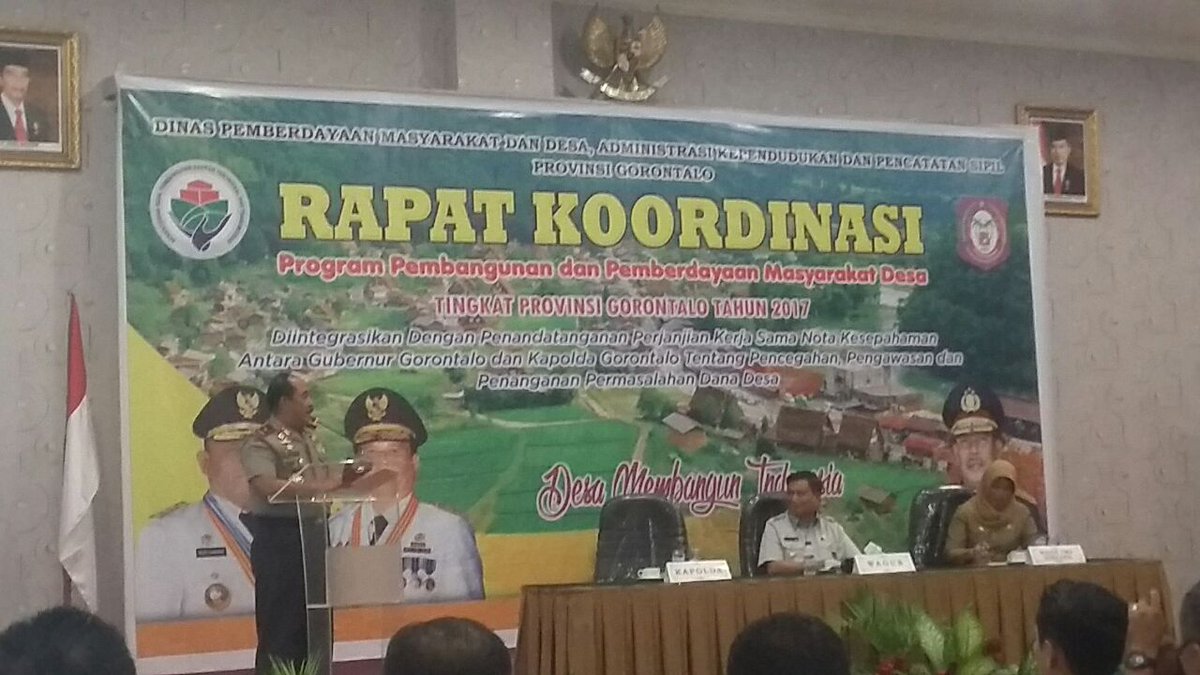 adylowa's tweet photo. Penandatanganan MOU antara GUBERNUR dan KAPOLDA GORONTALO ttg Pengawasan DD @jokowi @EkoSandjojo @taufikmadjid71 https://t.co/xHcHCAQ20U