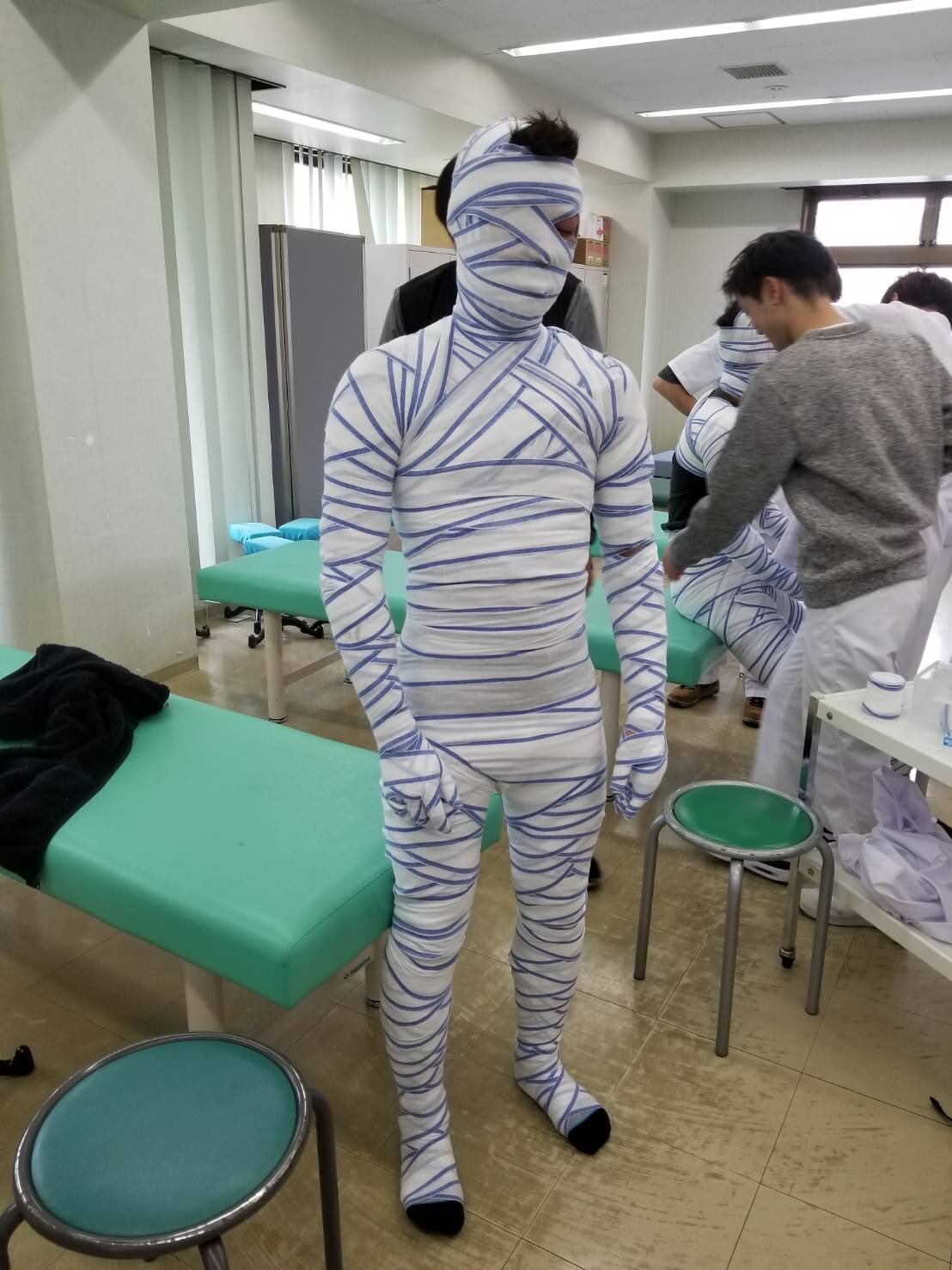 龍山會msg垢 リアルなミイラ男作ってみた 顔が分からないからオッケー ồwồ و ｸﾞｯ ハロウィン ミイラ男 包帯グルグル きれ綺麗に巻きすぎた ハッピーハロウィン トリックオアトリート 仮装 T Co 06w6eppj1w Twitter