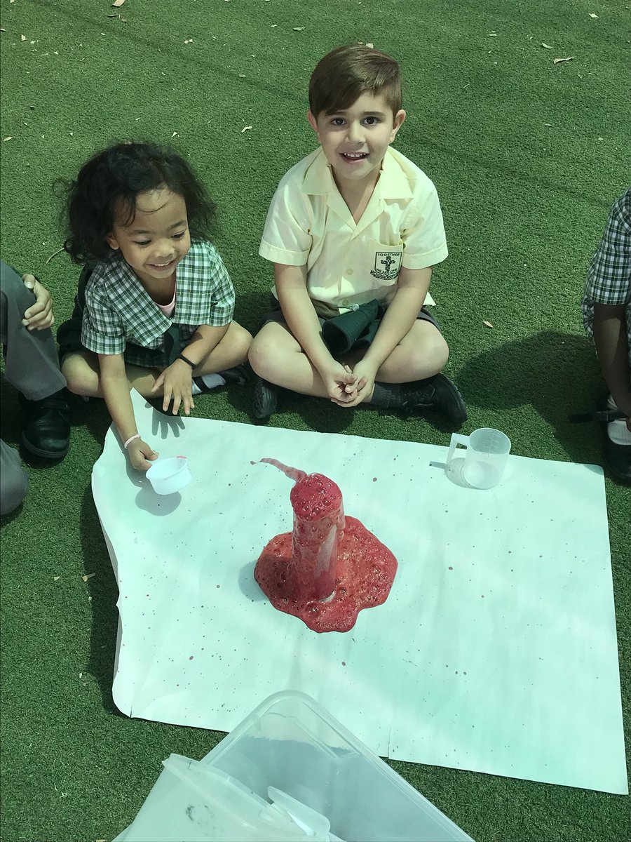 staidans_kindy's tweet photo. Vinegar+food colouring+bicarb soda=EXPLOSION!! https://t.co/aSYVi7W8X6
