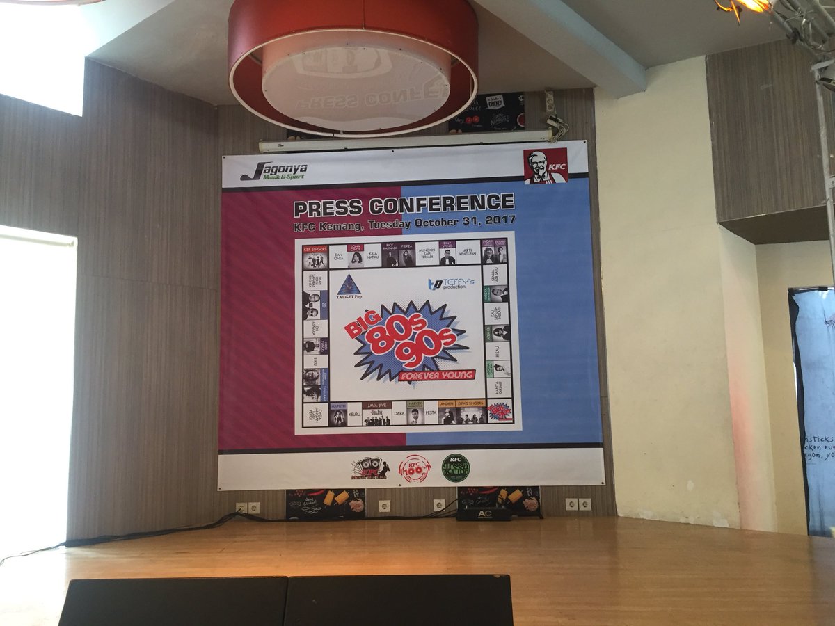 kollasik's tweet photo. Hari ini launchig album di KFC Kemang!! https://t.co/lSVZxC7u6d