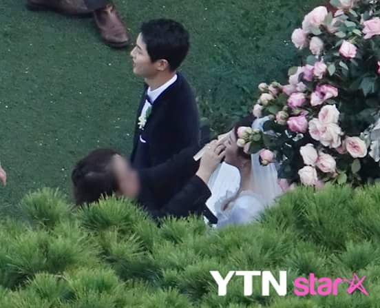 melds8's tweet photo. Nanunuod ba ako ng kdrama? 😭 waaaaa for real na 😍 best wishes #SongSongCouple 💏 https://t.co/sH3M6qUyoa
