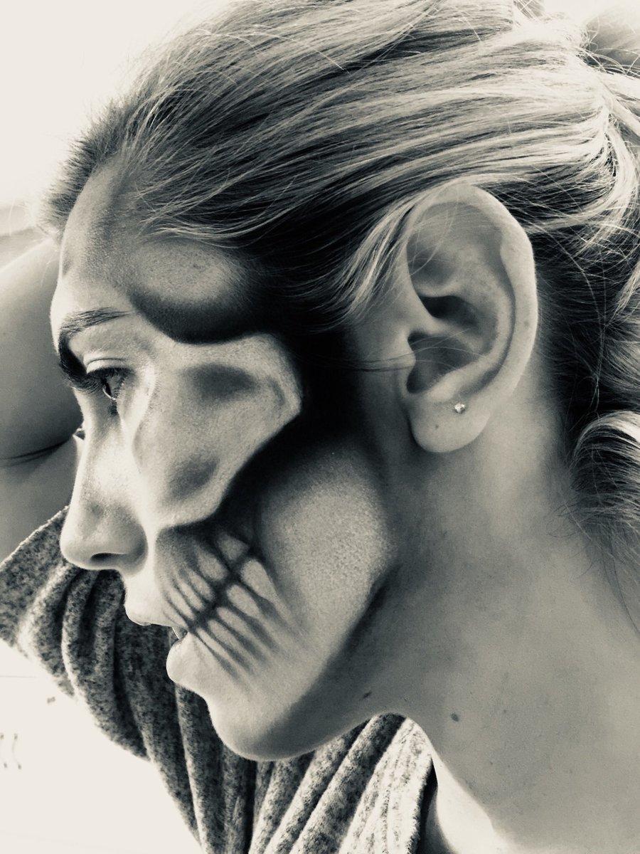 Michmush1's tweet photo. @BBCBreakfast my daughter Portland Samek-Richardson Halloween makeup #TheWalkingDead https://t.co/GJO721dLVD
