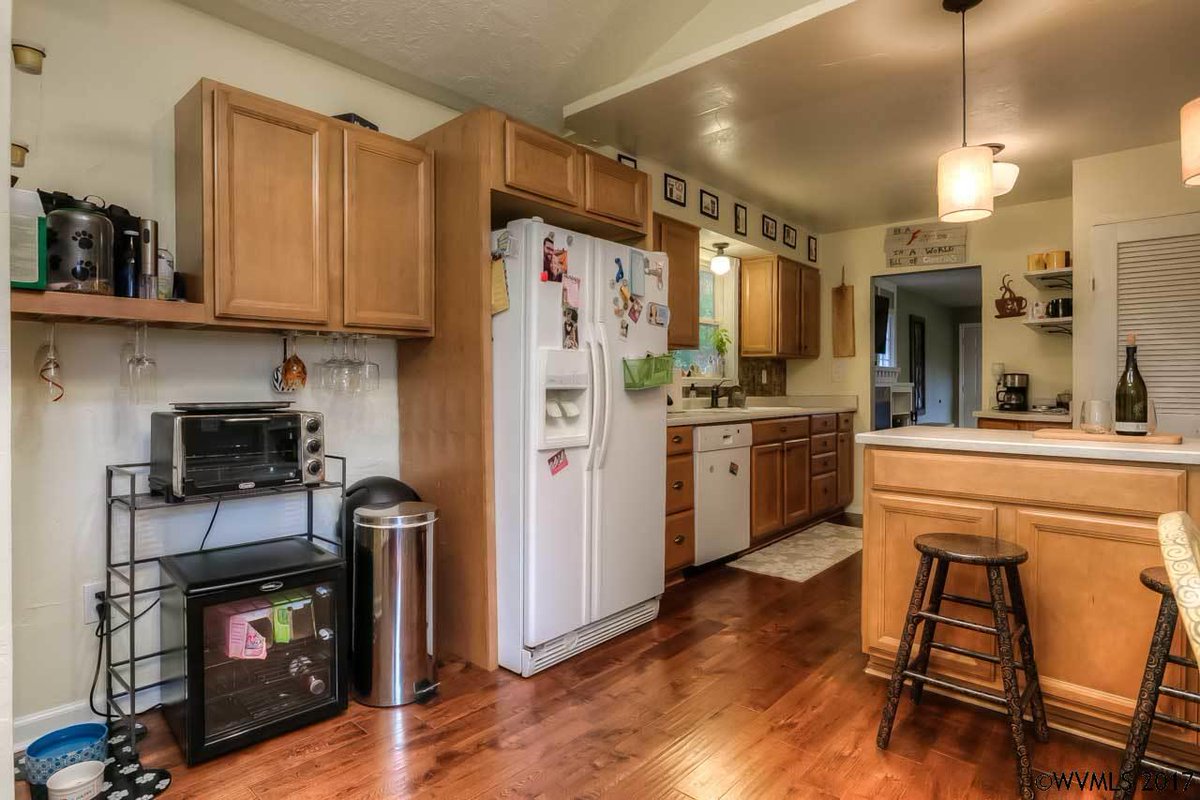 HongWolfeUS's tweet photo. 1940's #home is complete with gorgeous real #hardwood #floors. More Details Visit: https://t.co/xQbLo2HBop Call #Hong_Wolfe now 5417409497 https://t.co/fyIdkSfwAi