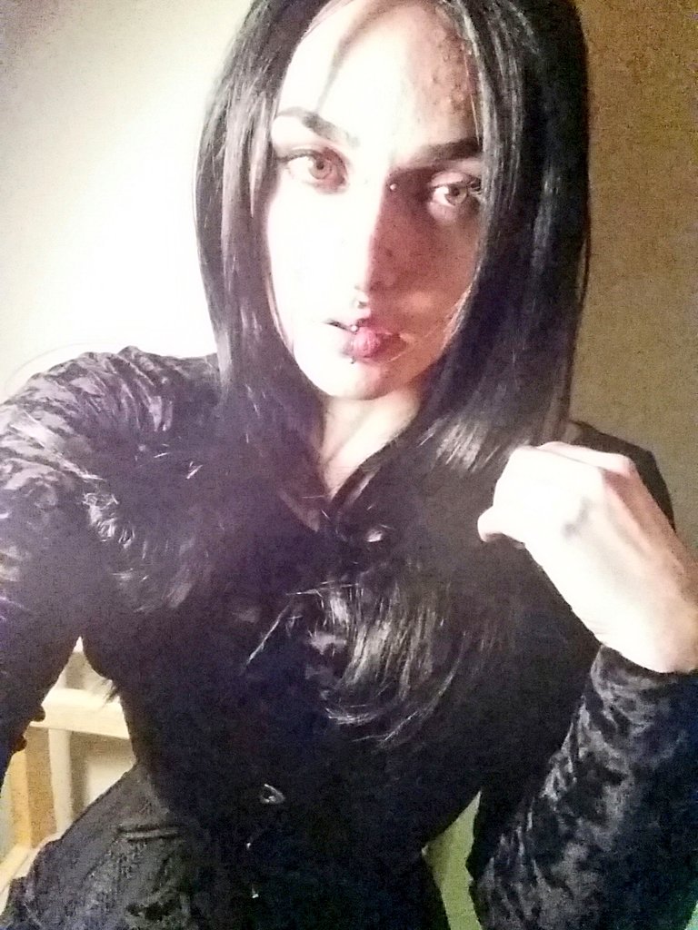 SabinaSilk's tweet photo. Morticia Addams for the night, babes. 😘

#Halloween #Spooky #MorticiaAddams #sexy #costume https://t.co/NSQdUMkm6I