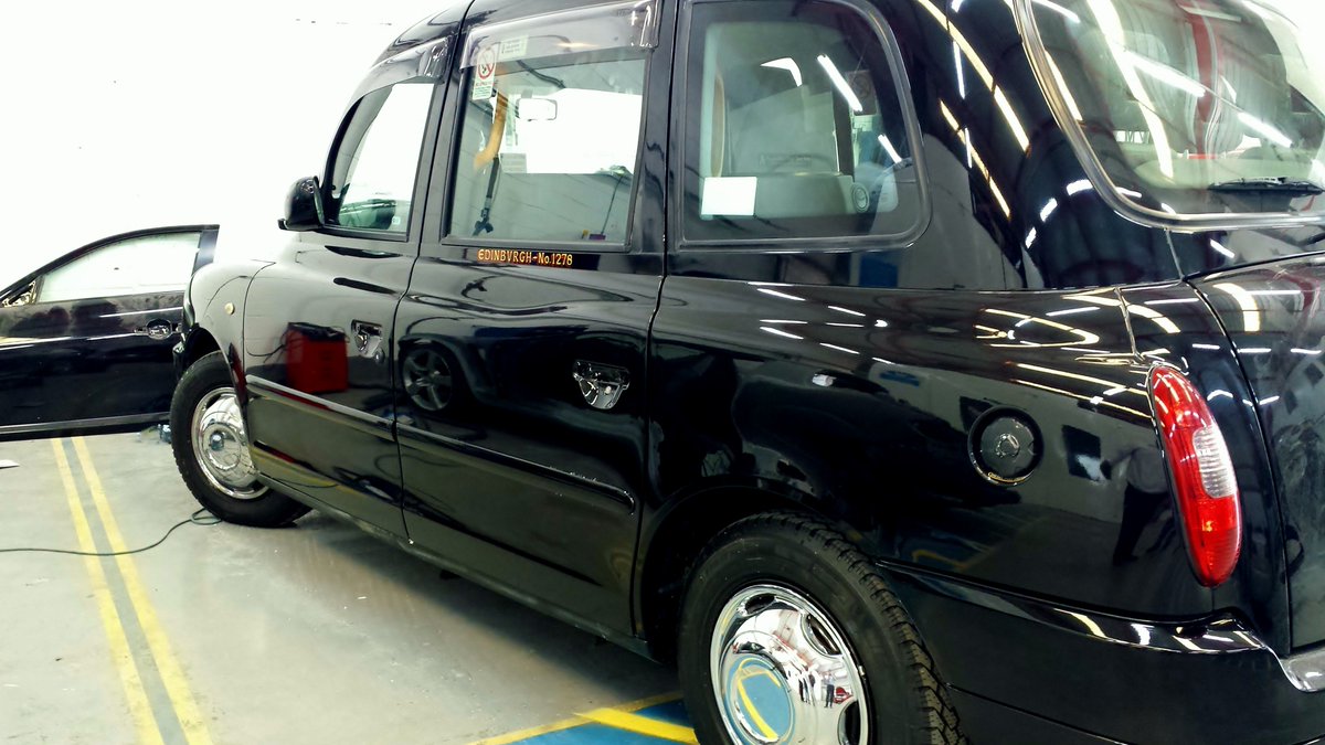 WrdEntrepreneur's tweet photo. London Taxi in to get some damage sorted out before winter hits #Edinburgh #autosphere #taxi #cars #smartrepair #allworkdone #freequote https://t.co/ay6O7mAYgc