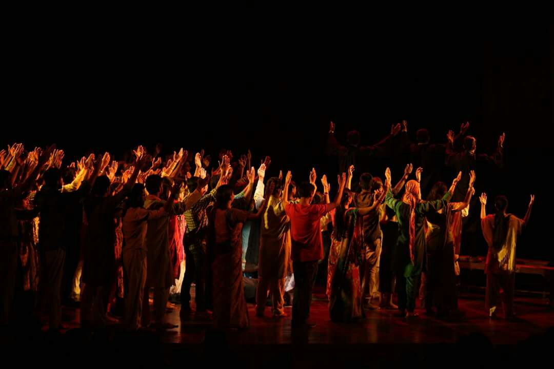 sukhi11592's tweet photo. Spellbound performance by all #Asmita actors #housePack show of #RAMKALII Dir. #ArvindGaur thanks #audiences #DelhiTheatre @AsmitaTheatre https://t.co/RFlBI4t8Ij