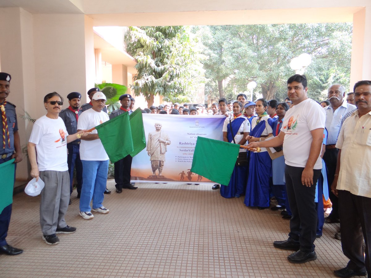 drmubl's tweet photo. #RashtriyaEktaDivas observed over Hubballi division today. Unity run was organized from DRM's office to Hubballi railway station. https://t.co/lncUJQlJNZ