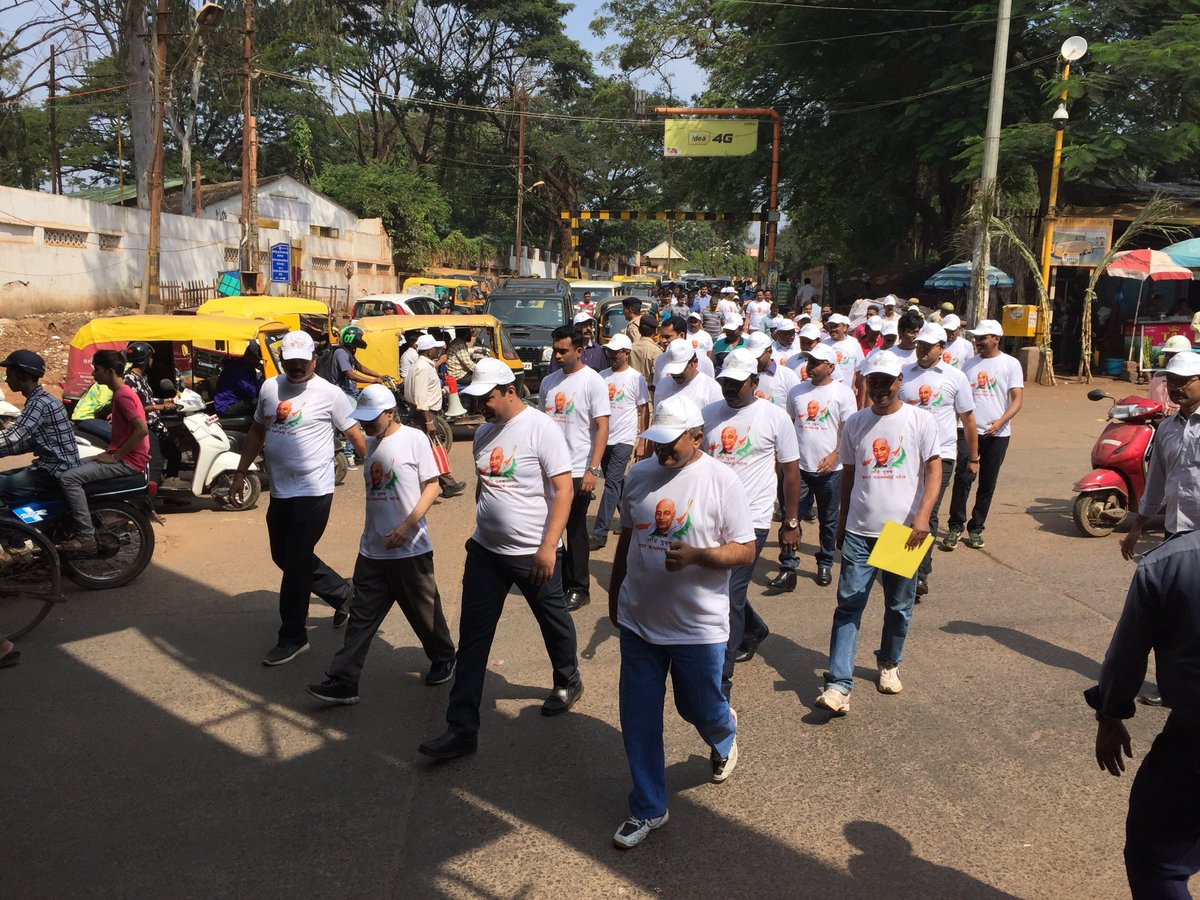 drmubl's tweet photo. #RashtriyaEktaDivas observed over Hubballi division today. Unity run was organized from DRM's office to Hubballi railway station. https://t.co/lncUJQlJNZ