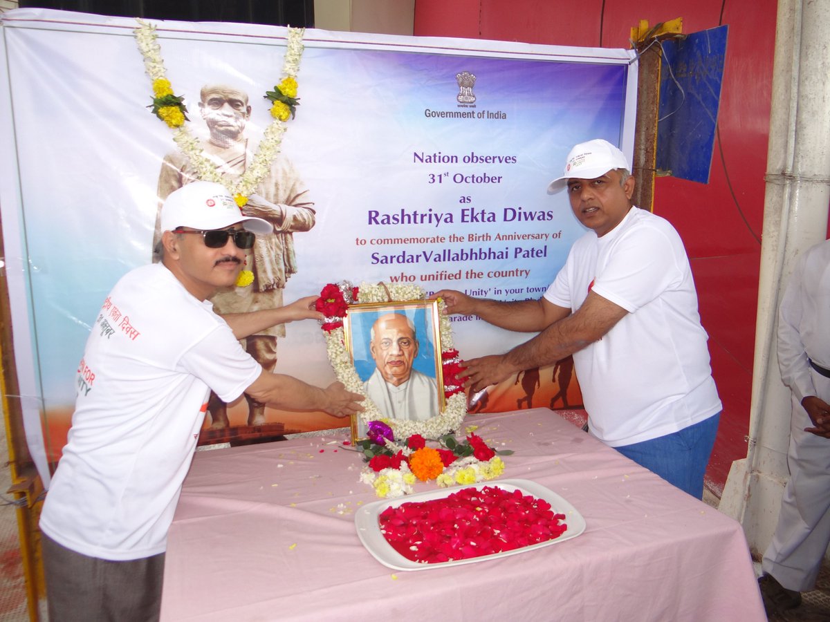 drmubl's tweet photo. #RashtriyaEktaDivas observed over Hubballi division today. Unity run was organized from DRM's office to Hubballi railway station. https://t.co/lncUJQlJNZ