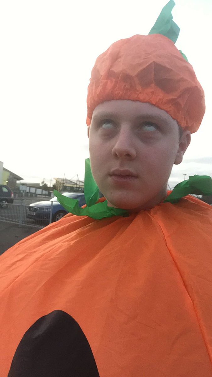 heartsouthwest's tweet photo. Here's grumpy TravelAdam at a mystery location right now - go wish him a Happy Halloween for treats π #MattandVictoria #Hallowinge https://t.co/Poosq9Dy3m