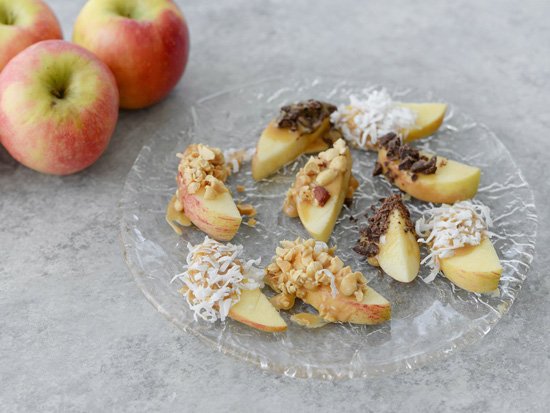 Our chef, Alex Caspero, RD whipped up these healthy &amp; delicious Halloween Caramel Apple Dippers 4 #CaramelAppleDay: ow.ly/7ne730g9ZCm