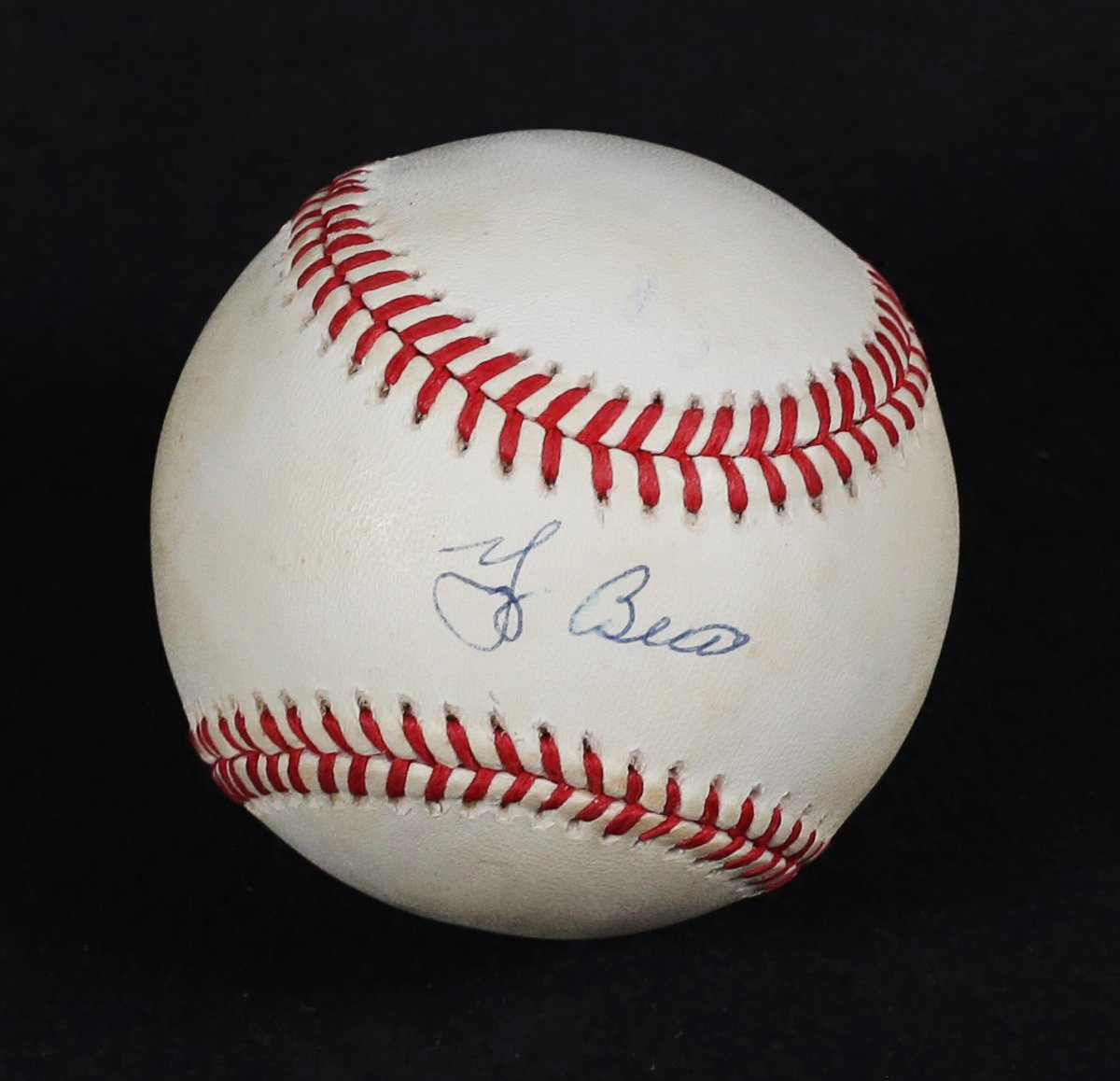 GoodwinAuctions's tweet photo. On ebay - Autographed baseballs currently running! The Fighting Irish Football Encyclopedia 2nd Ed. w/autos.  https://t.co/HXfaRaqvyO https://t.co/QhfCpqVLns