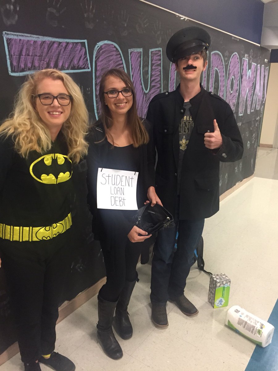 _shannonknowles's tweet photo. Joseph Stalin, student loan debt, and Batman all @FlowerMoundHS today https://t.co/bq4lSt4usO