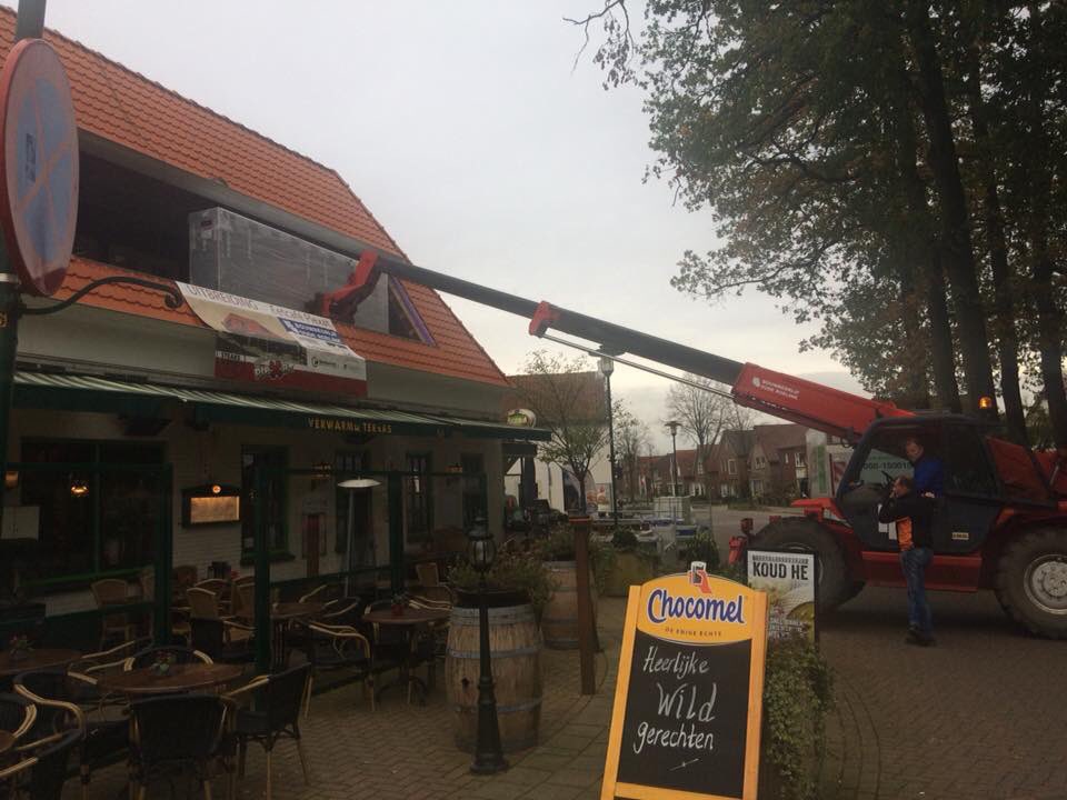 hellehondx's tweet photo. Dat moest Annie Welhuis nog eens kunnen zien: een keuken oep de heuizolder. @MissetHoreca https://t.co/SPkZObU7tn