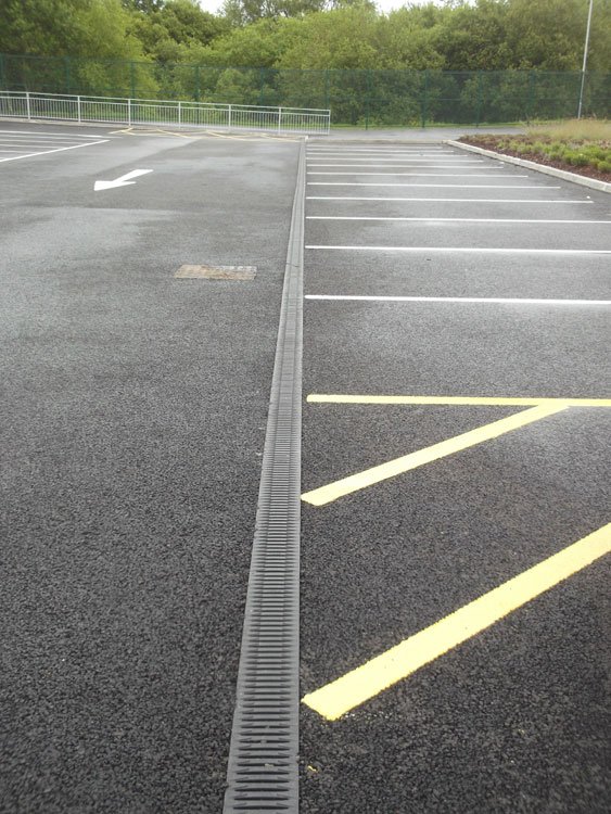 ArchitectsDF's tweet photo. .@HauratonUKLtd #RECYFIX® #MONOTEC drains outdoor surfaces at Ysgol Gynradd Lôn Las School, Swansea https://t.co/5823zDYl1U https://t.co/LnmHVZAQnl