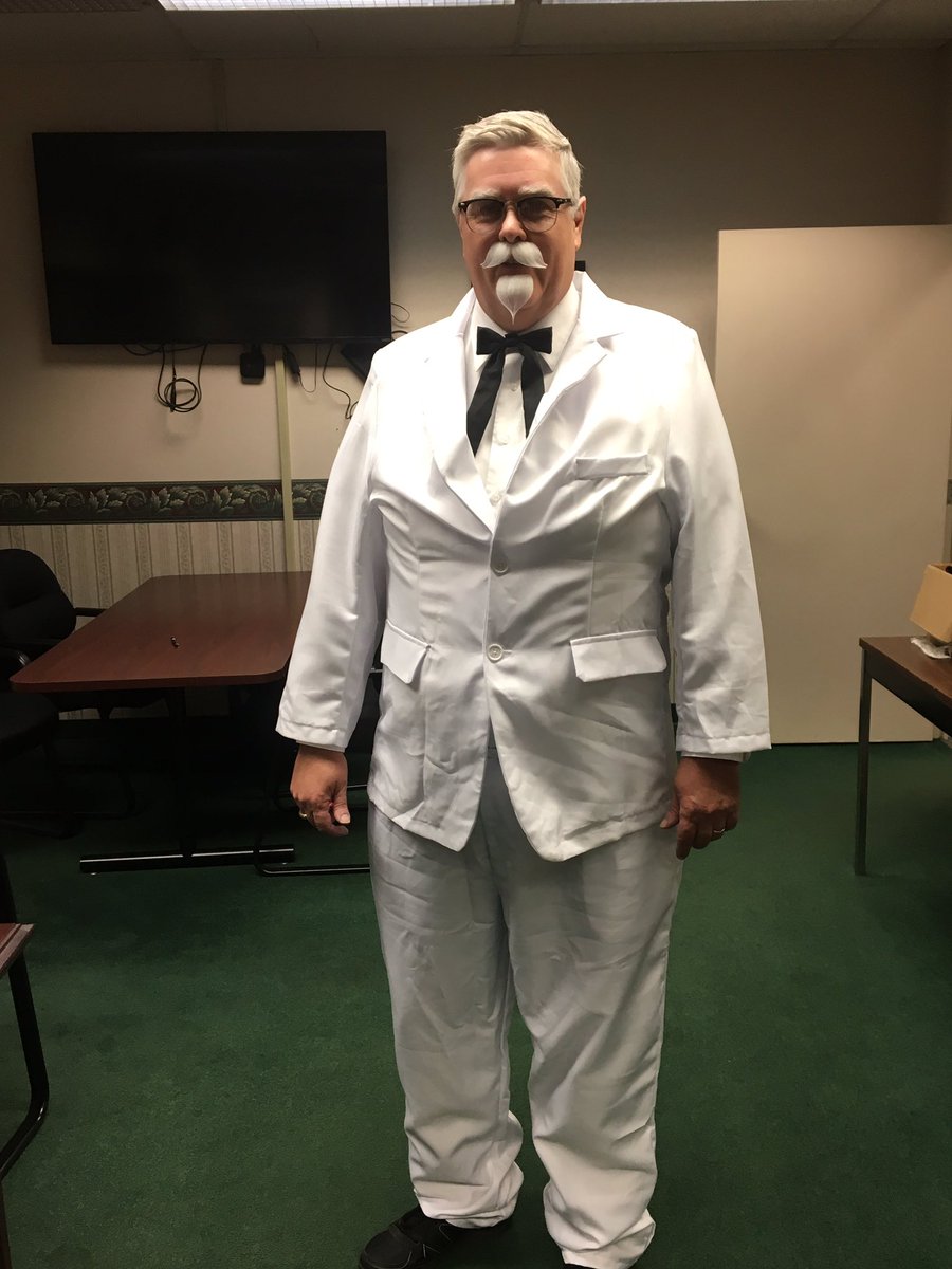 HCCSCTrans's tweet photo. Colonel Sanders showed up for work today. #HCCSCTrans #ourbusdriversrock https://t.co/oqn0lugBaR