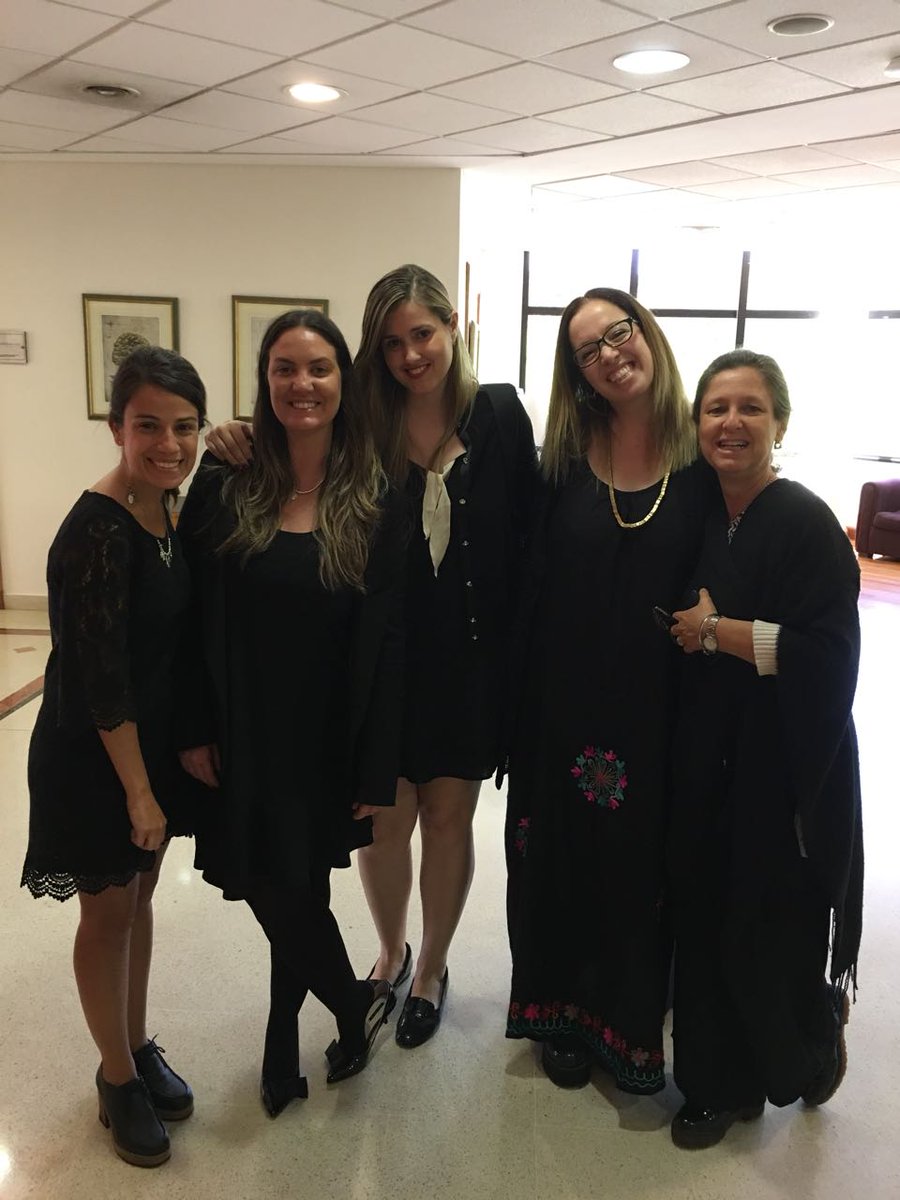 IAE_Austral's tweet photo. Cierre de un ciclo. Los EMBAs presentan sus trabajos finales ante profesores. #losmejoresentrenan #EMBAIAE #mba #executive #crecimiento https://t.co/gLUAVlSWaU