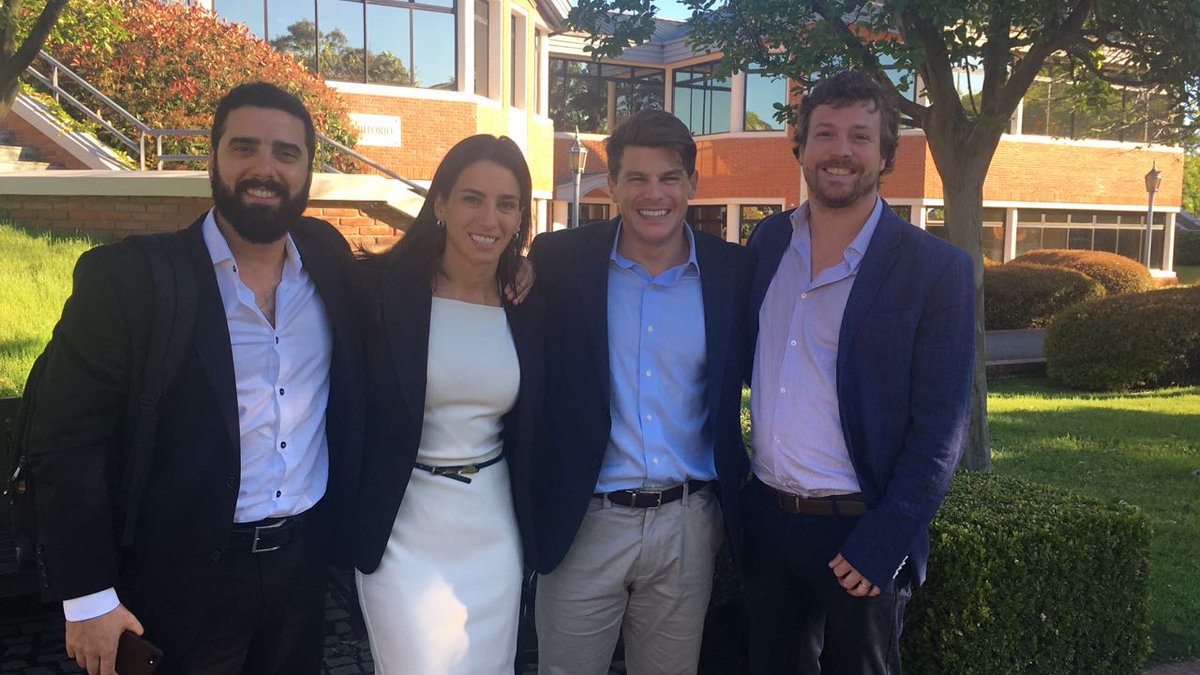 IAE_Austral's tweet photo. Cierre de un ciclo. Los EMBAs presentan sus trabajos finales ante profesores. #losmejoresentrenan #EMBAIAE #mba #executive #crecimiento https://t.co/gLUAVlSWaU