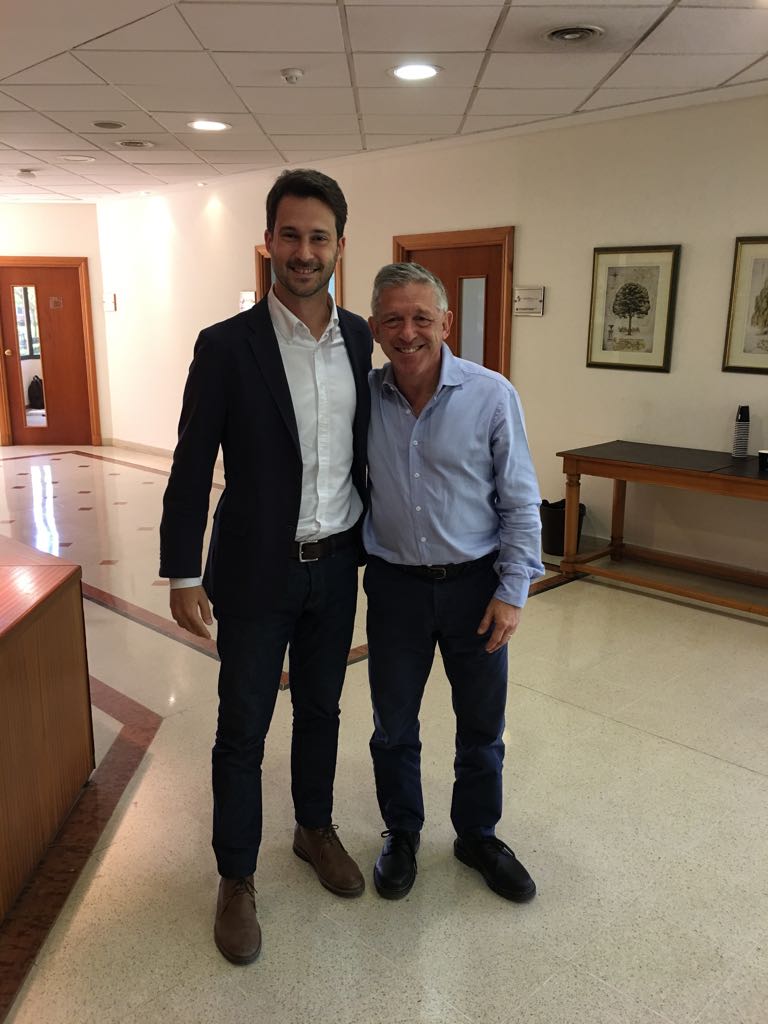 IAE_Austral's tweet photo. Cierre de un ciclo. Los EMBAs presentan sus trabajos finales ante profesores. #losmejoresentrenan #EMBAIAE #mba #executive #crecimiento https://t.co/gLUAVlSWaU