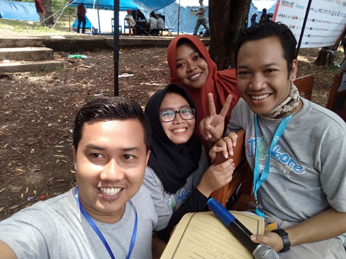 Arra_168's tweet photo. Visi: Menjadikan Desa yg informatif, langkah yg saya lakukan adalah berperan aktif dalam menginformasikan perkembangan Desa.
#BanggaJadiKPMD https://t.co/X176fTzpi4