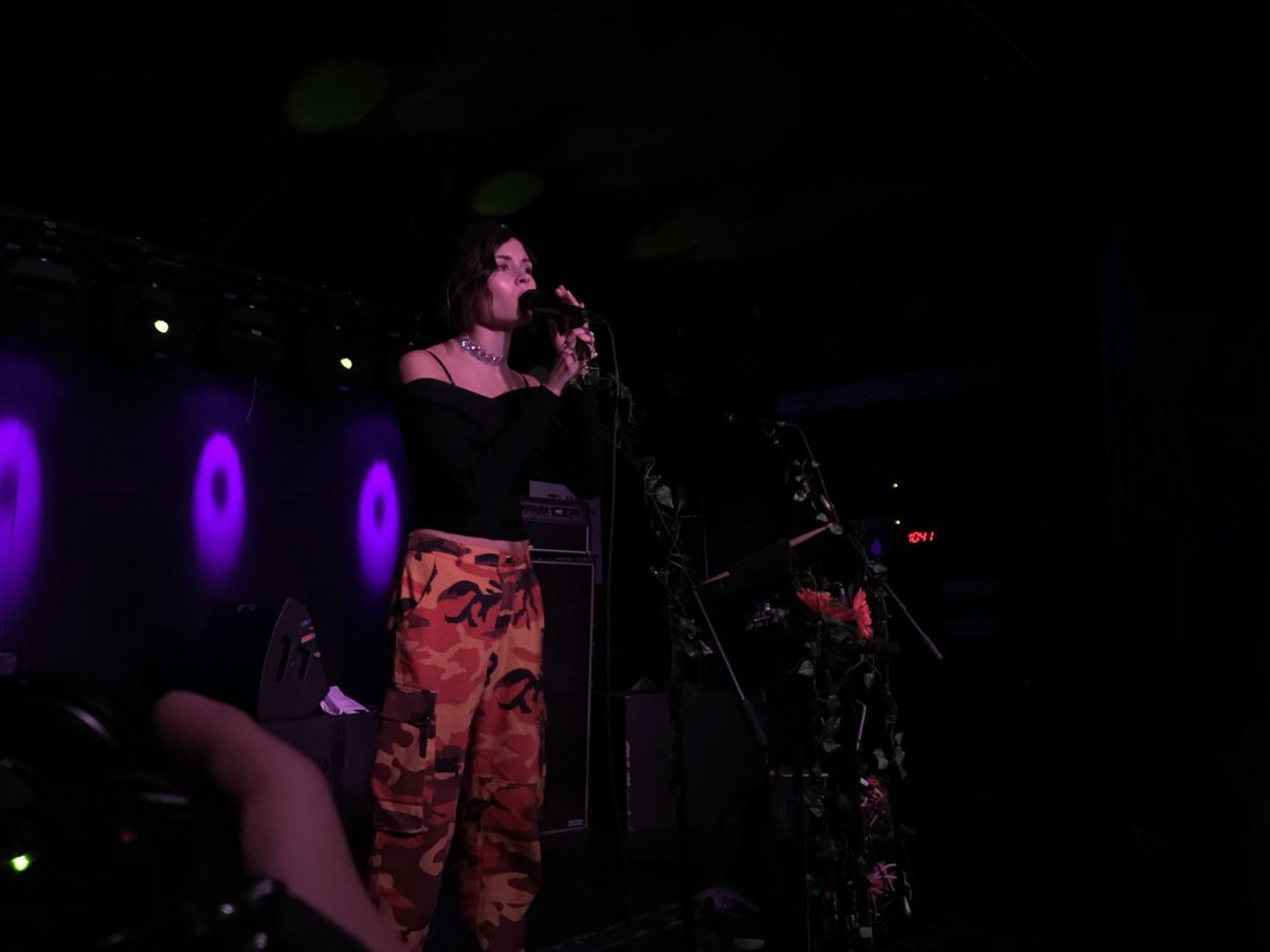 aalinka's tweet photo. Many feels last night @ninanesbitt #ninanesbitt #mercurylounge #nesbians https://t.co/j9rfDomWeC