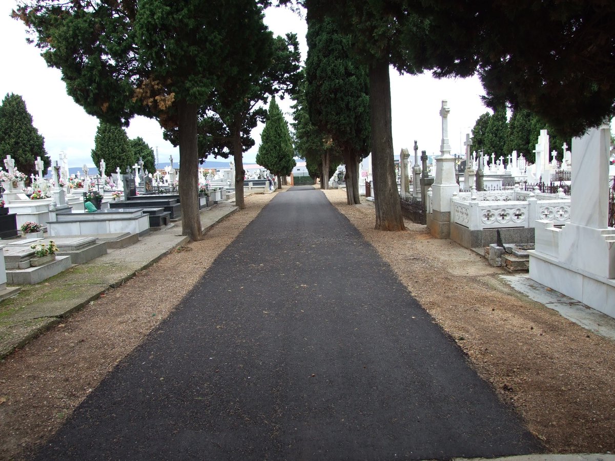 Durante estos días el cementerio estará abierto de 9 a 19h y a partir del día 2 cerrará a las 17h.