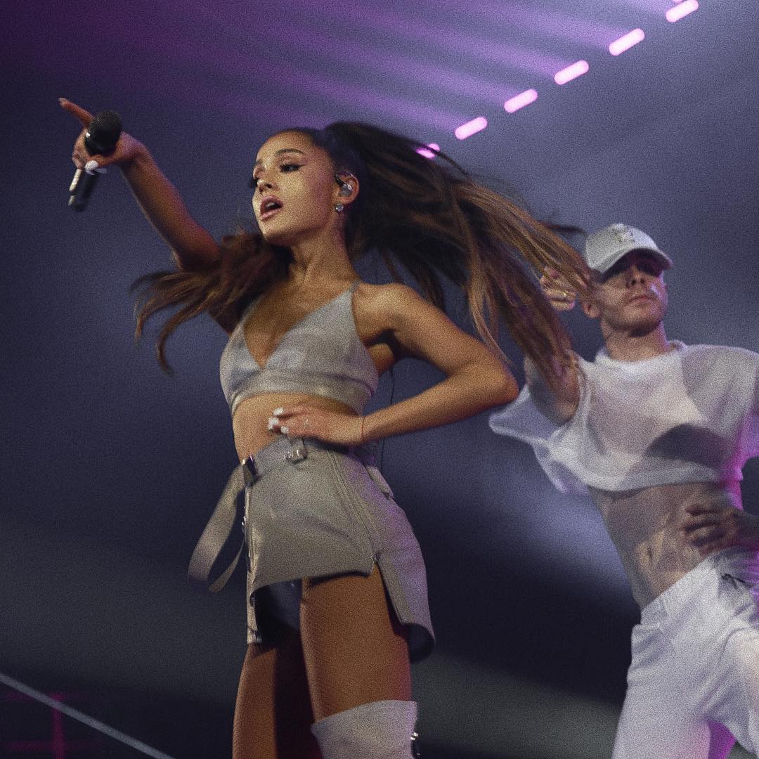 MooonlightChick's tweet photo. #DWTmemorizeDay Ariana's show in Europe  #DWTLyon #DangerousWomanTourLyon 😏 https://t.co/GDaJs9q0DH