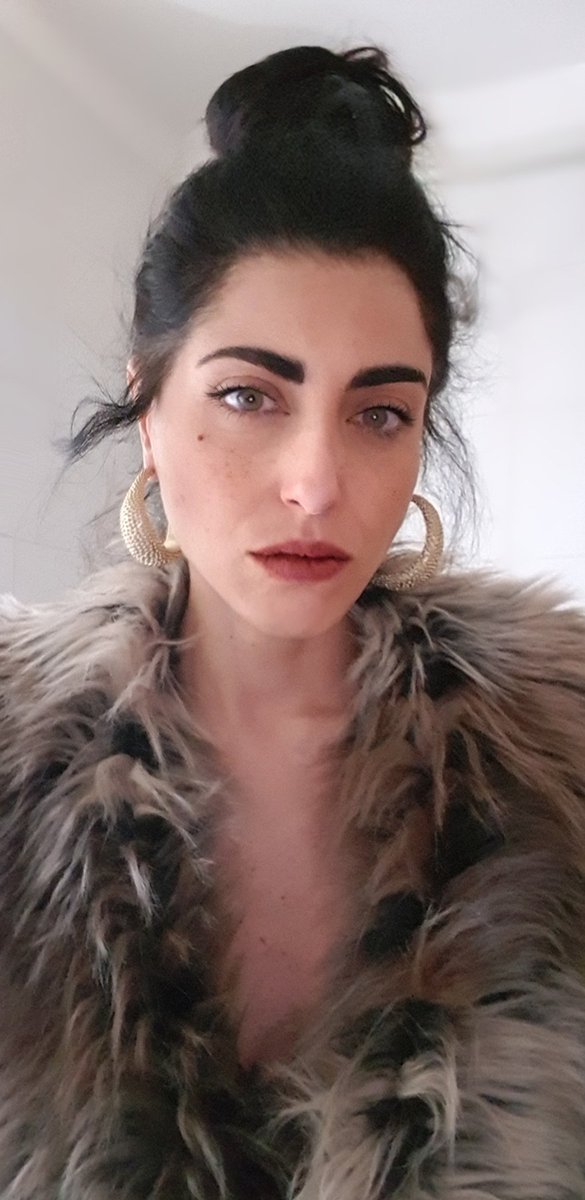 Emilia974's tweet photo. Volevo dire a quelli che "Twitter non è Instagram" che non me ne frega niente di nieeeenteeeee... https://t.co/4wrMfmMySm