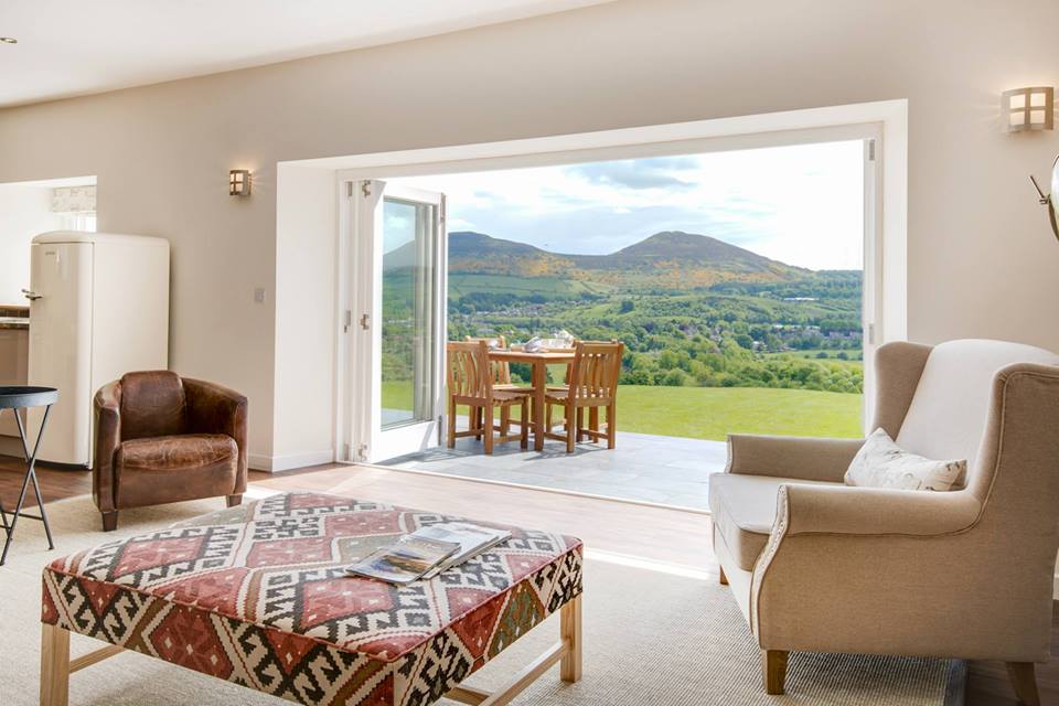 cottagesmelrose's tweet photo. 15% off all last minute bookings during November - call us now on 01896 820 555 to grab yourself a deal! https://t.co/1abL3cSuaE