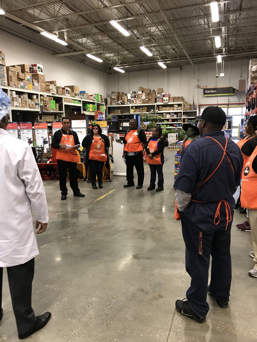 Joe kicking off new quarter with DBW in the Dorf <a href="/paulclymer/">Paul Wagner</a> <a href="/JoeZuniga1/">Joe Zuniga</a> <a href="/LCortes89/">Lilia Cortes</a>