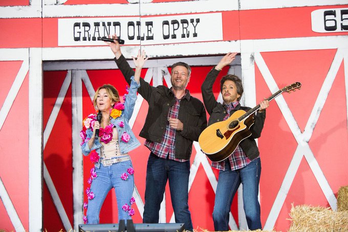 30 Adorable And Horrifying Celebrity Halloween Costumes Of 17 11alive Com