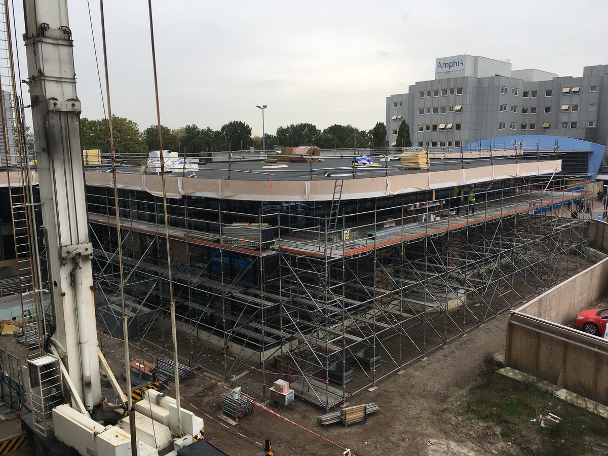 michbosm70's tweet photo. #werkveiligofwerkniet Vollumesteiger Bwd B tbv montage plafon. #mooiomtezien #vollumesteiger #layherallround #nieuwbouwamphia #Breda #VanWijnen #trebbe #jako 👷🏻⚒ https://t.co/vw87asx0Ii