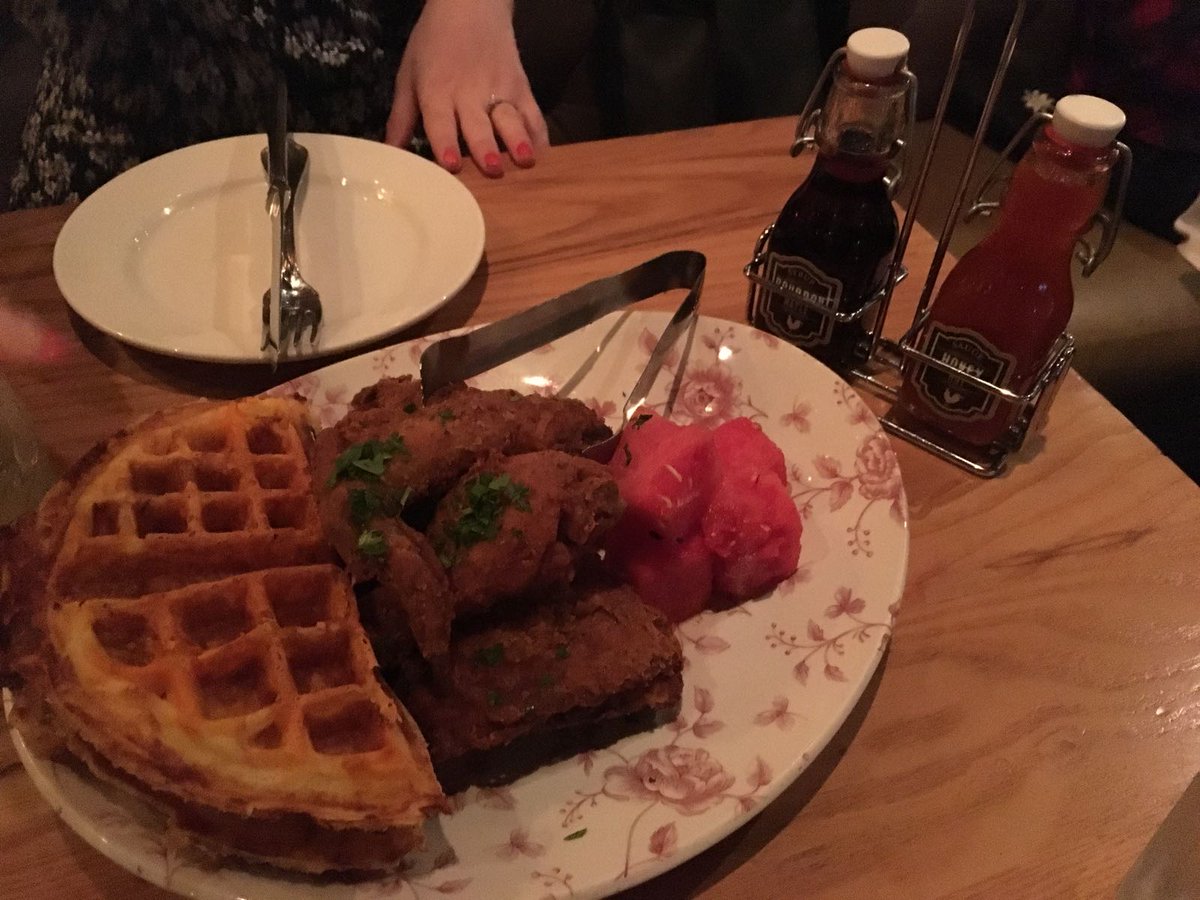 LouisEsner's tweet photo. Well @YBSouthern certainly did not disappoint last night #friedchickenheaven #deepfriedoreo #burntendfondue #chickenandwaffles https://t.co/Sx5uB5yGvm