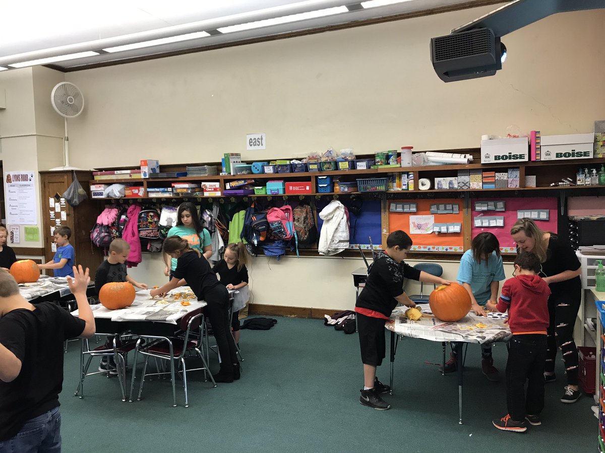 Lyons3rdGrade's tweet photo. Mrs. Frey's, Ms. Eamer's and Mrs. WW's class counting pumpkin seeds for math https://t.co/xkUYsImJcL