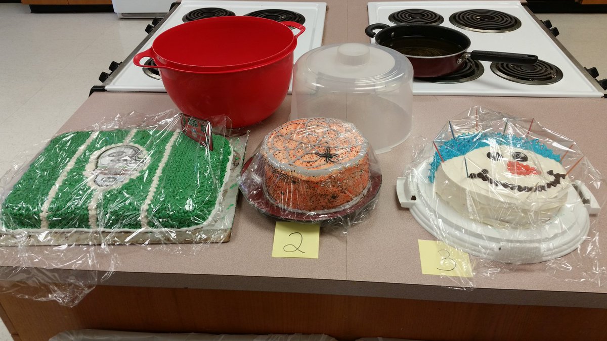 MrsPelkeySMHS's tweet photo. It's #cakeday!  #sprucehspride #bakerychef https://t.co/f8bnGMmZEv