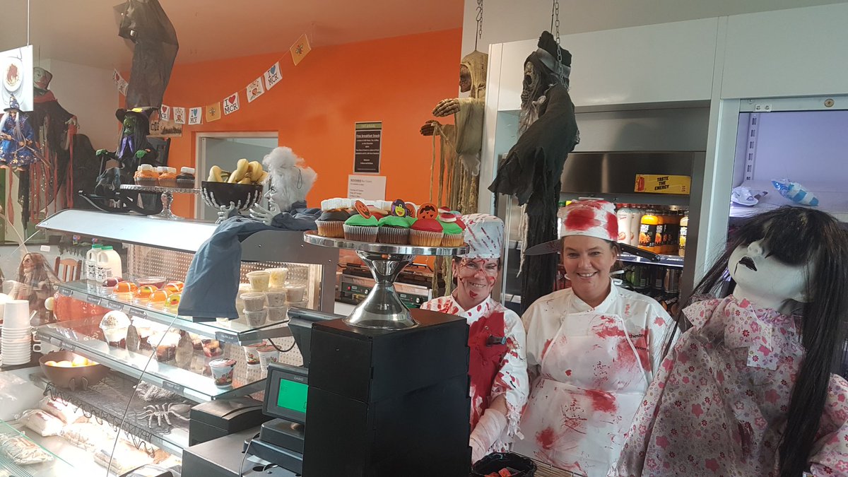 TMCAppBiology's tweet photo. Happy Halloween! Check out our amazing catering team celebrating at Nicholls 👻 https://t.co/dGTIvhNiQk