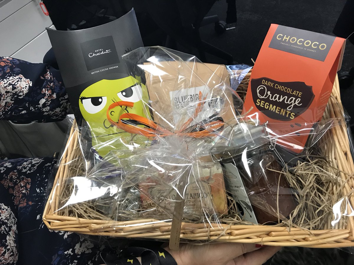 iamgypsysmum's tweet photo. LOVE 💝 our super spooky hamper 👻 🎃 @PumpkinLondon #HappyHalloween2017 https://t.co/Yqj0WUeEmr