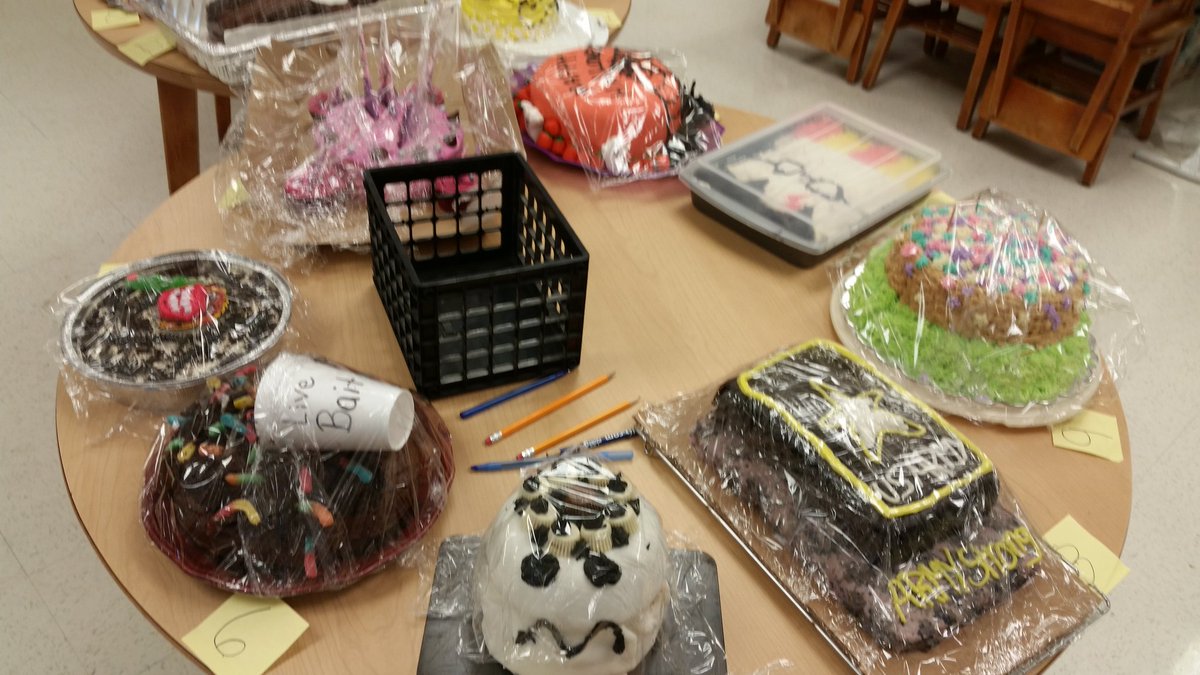 MrsPelkeySMHS's tweet photo. It's #cakeday!  #sprucehspride #bakerychef https://t.co/f8bnGMmZEv