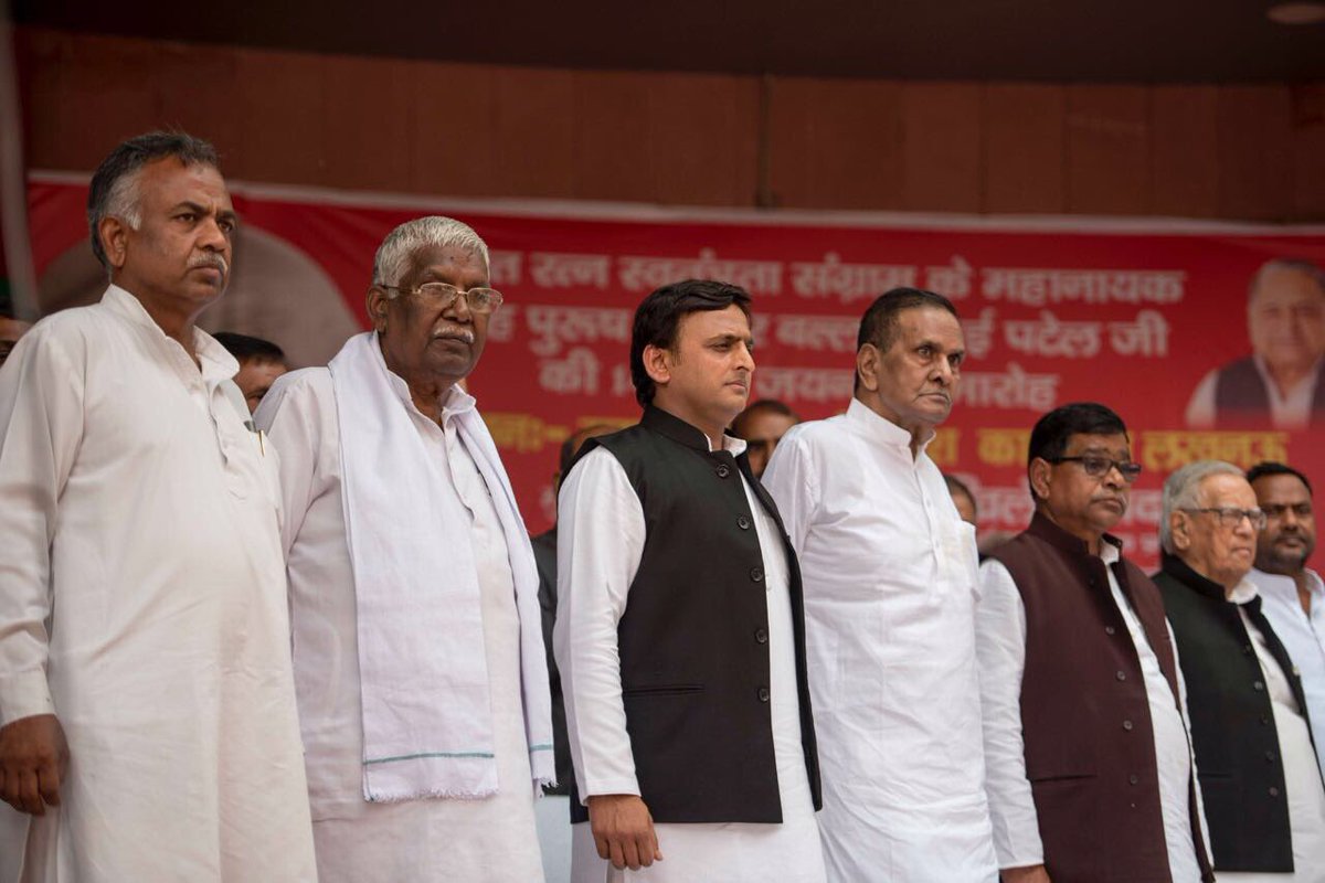 yadavakhilesh's tweet photo. लौह पुरुष सरदार वल्लभ भाई पटेल जी को उनकी जयंती पर शत शत नमन। https://t.co/WrTyGZEPTk