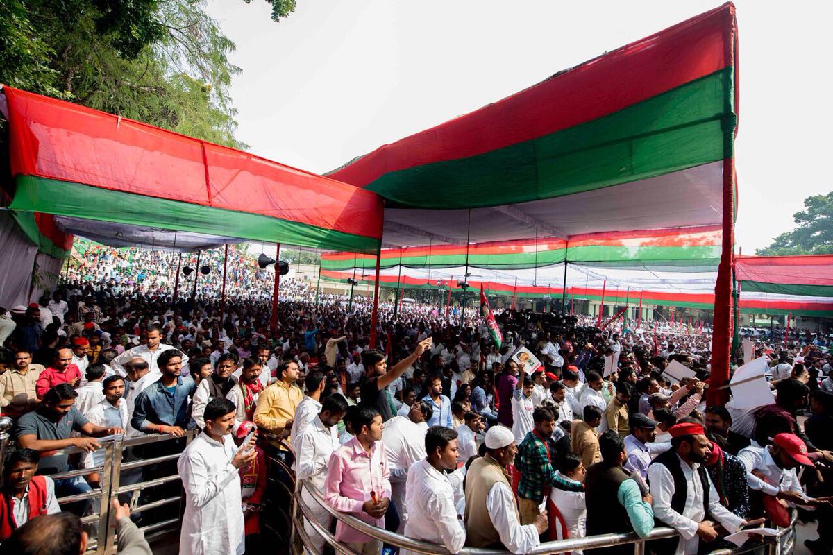 yadavakhilesh's tweet photo. लौह पुरुष सरदार वल्लभ भाई पटेल जी को उनकी जयंती पर शत शत नमन। https://t.co/WrTyGZEPTk