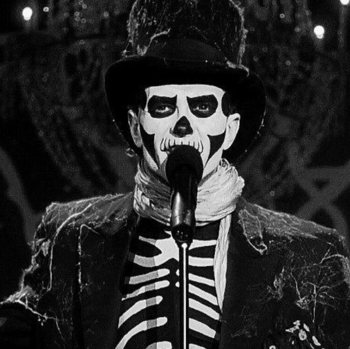 SilviaBongiovi's tweet photo. Pronto #ticotorres 💀👻💀 @rockstarbaby_tt 
#rockstarbaby_tt #oldschool #bonjovi #drummer #hocuspocus #skeletonband #halloween #loveit 🇧🇷❤️🇧🇷 https://t.co/vmh0ckduSy