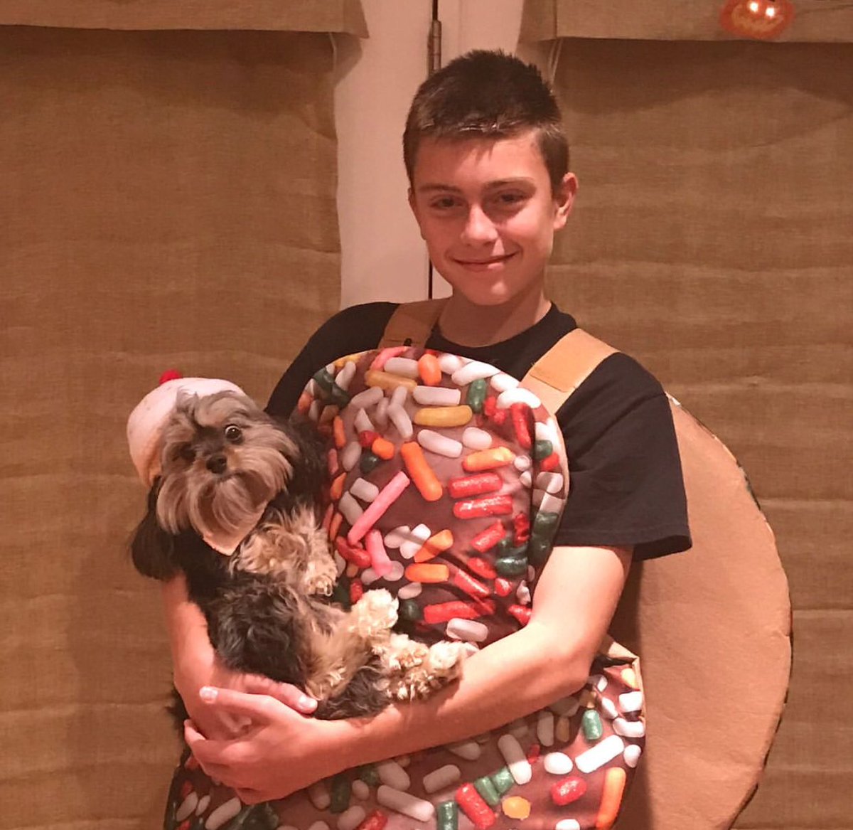 rileydidier's tweet photo. some things just don’t change, year 2 of Caden and Addy’s “couple costume” https://t.co/rgNYfwM0i5